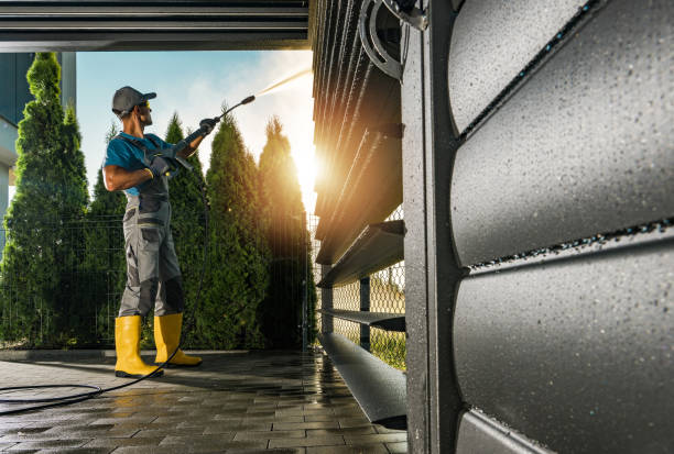 Best Deck Pressure Washing  in Meadow Oaks, FL