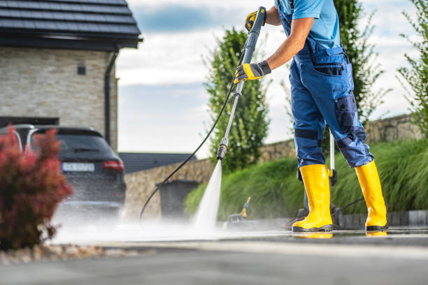 Best Deck Pressure Washing  in Meadow Oaks, FL